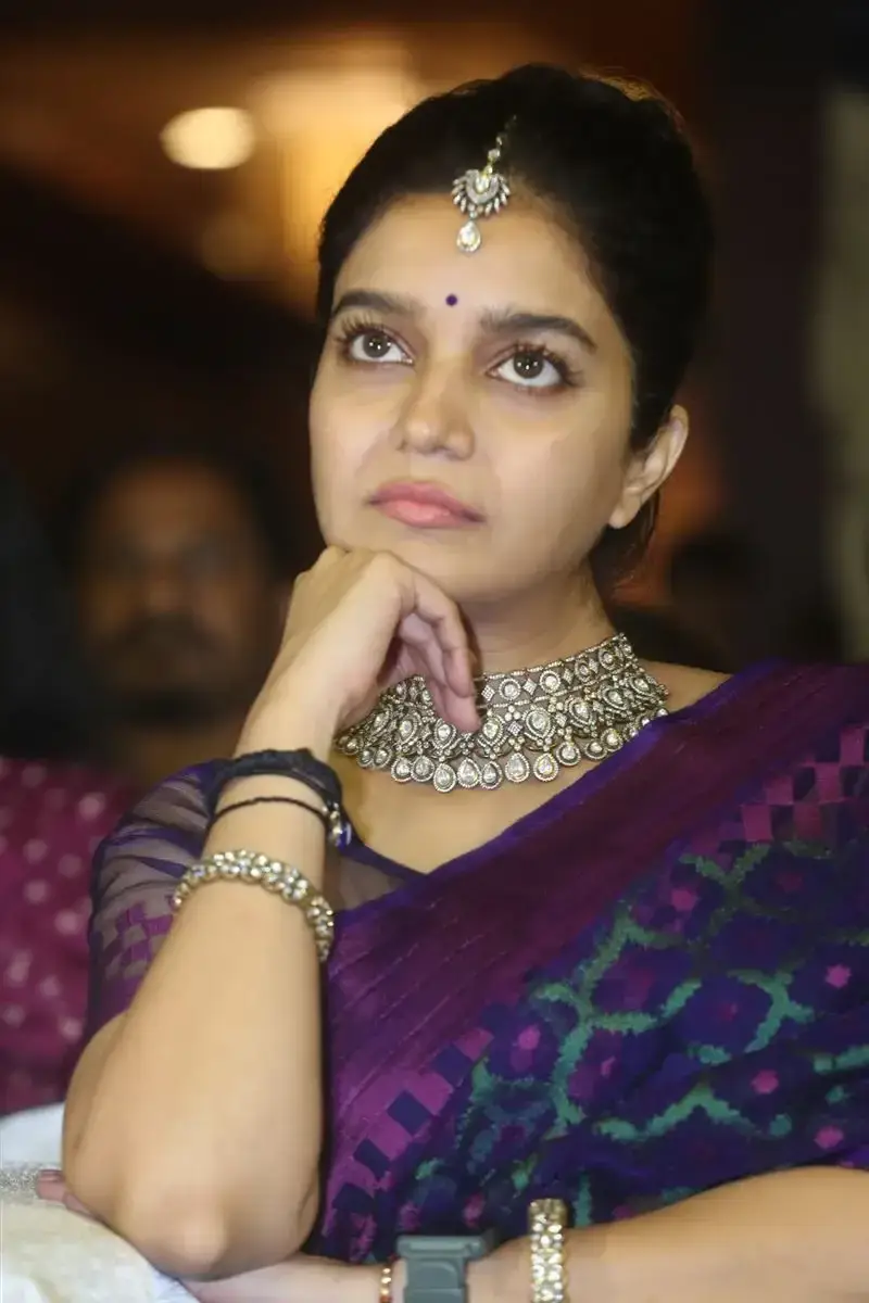 SWATHI REDDY IN BLUE SAREE AT MONTH OF MADHU MOVIE PRE RELEASE 1